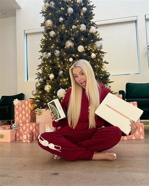 Tana Mongeau : r/celebrityfemalefeet